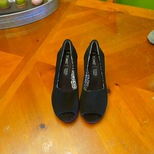 TOMS wedges